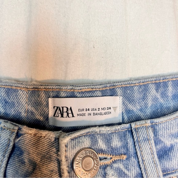 ZARA RELAXED FIT HIGHWAISTED JEANS - Picture 3 of 5